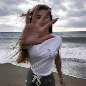 眼睛替我说了太多 不知怎么开口说话