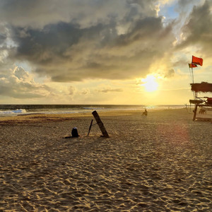 Оставив вещи вдалеке