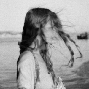 顔に水滴が落ちる