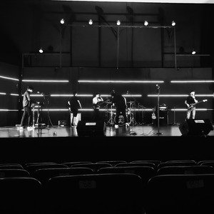 Distante (En Vivo en Teatro San Juan, Trujillo, 2025) (En Vivo)