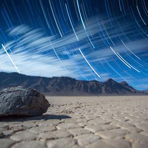 奔赴在悠长星夜下
