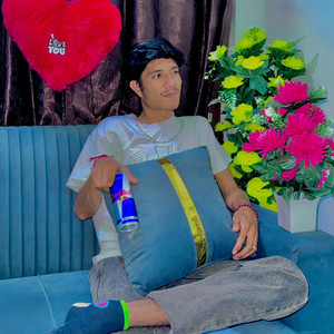 गर्मी गर्मी भायला आबाद रेडबुल की केन