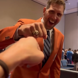 南北极的距离是12743公里