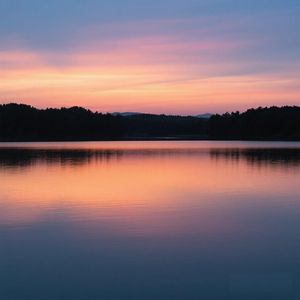 静谧晚霞的涟漪