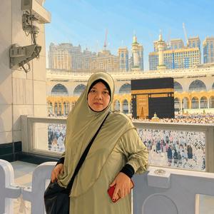 Wanita Pertama