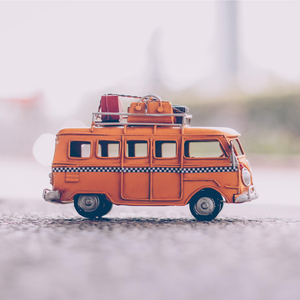 버스 창가에 기대