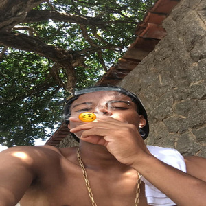 Olha novinha tu senta gostoso