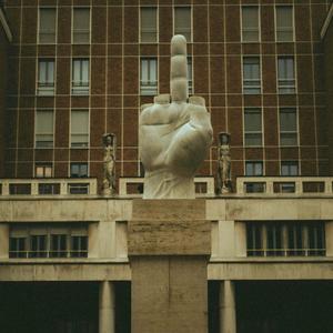 Die Mittelfinger Hoch