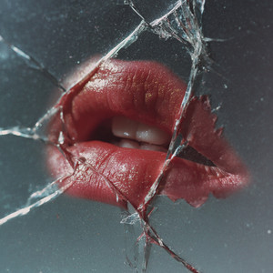 Sărută-Mă tare