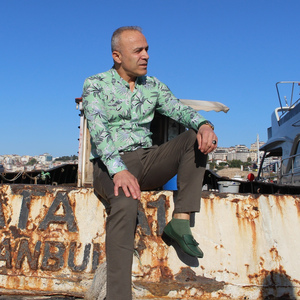 Düşmüşüm Senin Peşine