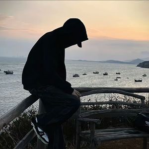 旧钢笔漏墨的第十三个雨季