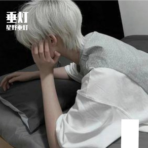 小蘑菇旁的珍珠发饰