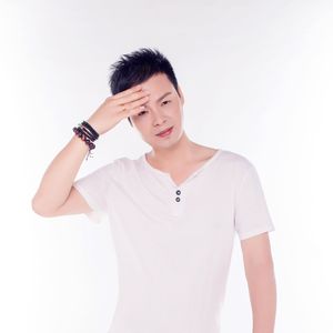 彭伟家-超越自己 伴奏