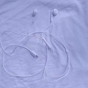 胡广生（弹唱）