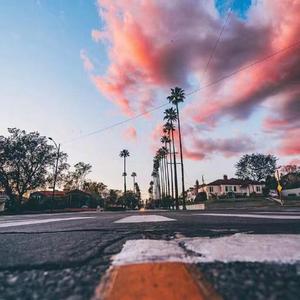 想和你在碧蓝色的海洋中间交汇