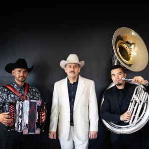 Necesito De Tu Presencia (Pista)