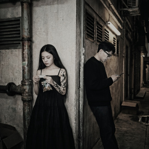 牧羊少年的手捲煙