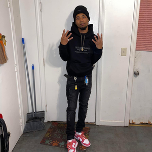 MOVING FREESTYLE (feat. KDOT 900)