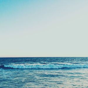 安静的平静的波浪声音