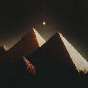 PYRAMIDE