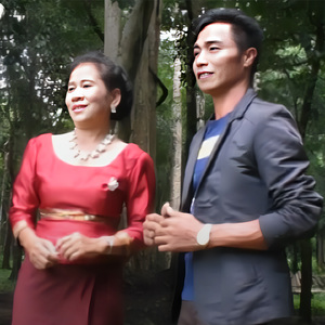 ຮັກອ້າຍບໍ່ມີຄ່າ รักอ้ายบ่อมีค่า