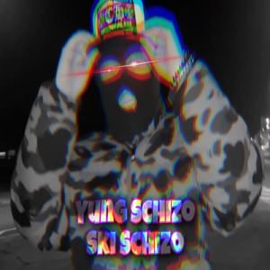 今にも落ちてきそうな空の下