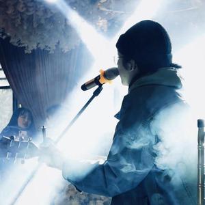 对面的女孩看过来（翻自 阿牛）