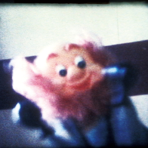 ベレー帽は飛ばされて