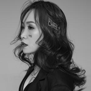 照片（翻自 单依纯）