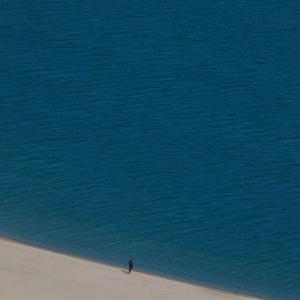 总有一条蜿蜒在童话镇里七彩的河