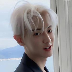 你连笑都那么勉强