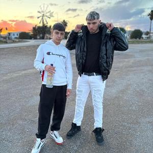 Larios (feat. Kiddruizz)