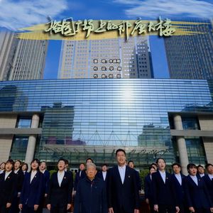 裕园广场上的那座大楼