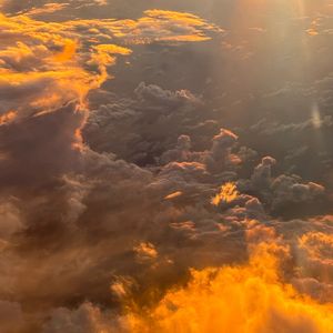 多想在平庸的生活拥抱你