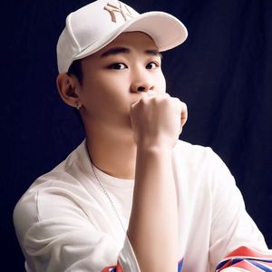 大熊-日落派对 （大熊 / 中国男孩边 ）