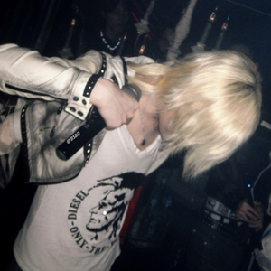 残留在眼角的泪是你走的痕迹