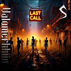 Valomerkkiin (Hymyilevät kasvot aurinkolaseilla ja kahdet etusormet, jotka osoittavat vasemmalle)