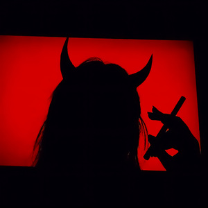 Уходи отсюда