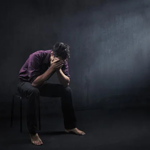 হাজার কষ্টের মাঝে তোমারই কথা মনে পড়ে