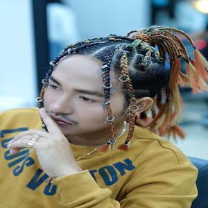 អ្នកអត់សង្សារនាំគ្នាលេីកដៃ