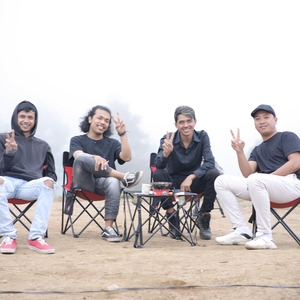 LIBURAN BERSAMA TEMAN