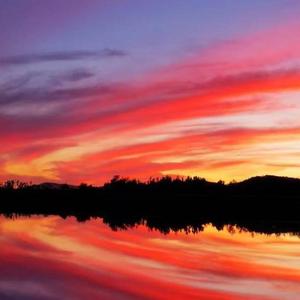 张口欲唱声却哑