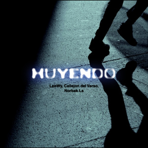 Huyendo