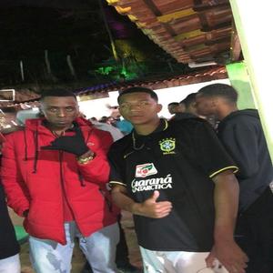 ESSA MENINA E CHAPA QUENTE (feat. DJ FUMO DO SãO PEDRO)