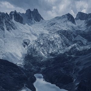 凌晨四点的铁窗