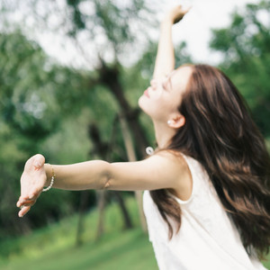 花吃了那个女孩