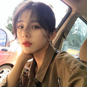 背对背拥抱（楼道版）