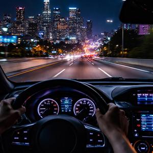 밤을 가르는 드라이브