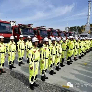 光荣和责任一路同行