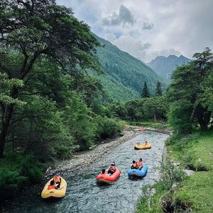 《复古迪斯科律动下的美妆时尚冲击》04